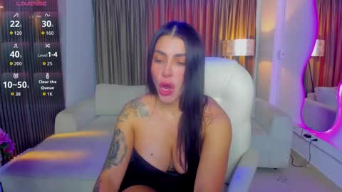 Snapshot of sarah_stonne_ chatting on 05-16-26, 09:13 Sarah online show from 05-16-26, 09:13