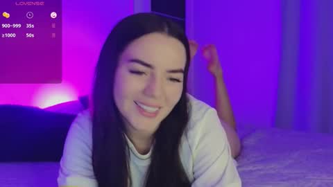 Snapshot of sarah_swtt chatting on 11-16-25, 03:45 - next broadcast 28 nov 7 pm Col online show from 11-16-25, 03:45