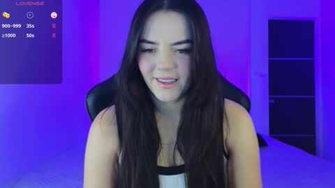 Snapshot of sarah_swtt chatting on 11-28-25, 04:04 - next broadcast 28 nov 7 pm Col online show from 11-28-25, 04:04