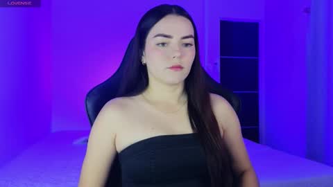 Snapshot of sarah_swtt chatting on 12-16-25, 03:22 - next broadcast 28 nov 7 pm Col online show from 12-16-25, 03:22