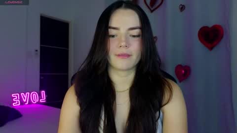 Snapshot of sarah_swtt chatting on 12-20-25, 12:18 - next broadcast 28 nov 7 pm Col online show from 12-20-25, 12:18