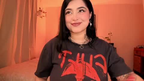 Snapshot of sarah_volkov chatting on 04-23-26, 06:25 online show from 04-23-26, 06:25