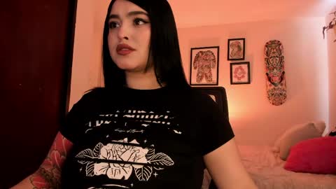 Snapshot of sarah_volkov chatting on 05-01-26, 01:16 online show from 05-01-26, 01:16