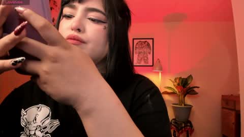 Snapshot of sarah_volkov chatting on 06-06-26, 07:13 online show from 06-06-26, 07:13