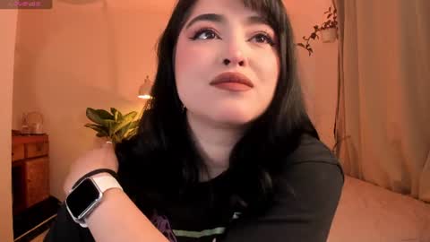 Snapshot of sarah_volkov chatting on 06-19-26, 12:09 online show from 06-19-26, 12:09