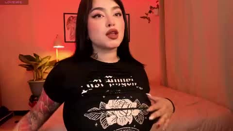 Snapshot of sarah_volkov chatting on 06-22-26, 11:07 online show from 06-22-26, 11:07
