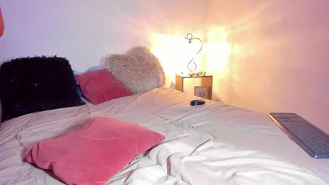 Sarah and Erik online show from 11-11-25, 01:27