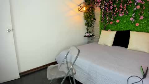 Sarah Deyvis online show from 11-26-25, 03:02