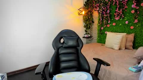 Sarah Deyvis online show from 12-04-25, 11:13