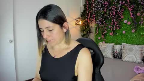 Sarah Deyvis online show from 02-25-26, 01:54