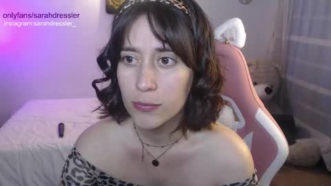 Snapshot of sarahdressler chatting on 02-11-25, 11:01 sarahdressler online show from 02-11-25, 11:01