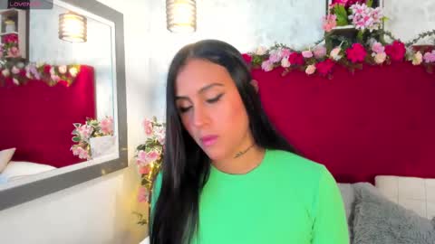 Snapshot of sarahescobarr chatting on 09-29-25, 04:17 sara online show from 09-29-25, 04:17