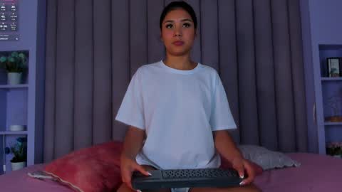 Snapshot of sarahevans__ chatting on 12-05-24, 07:38 Sarah Evans online show from 12-05-24, 07:38