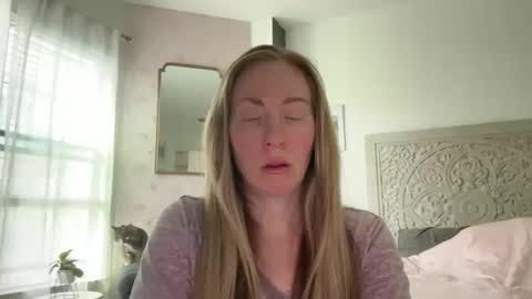 Snapshot of sarahgiroux86 chatting on 04-11-26, 04:44 Sarah online show from 04-11-26, 04:44