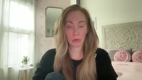 Snapshot of sarahgiroux86 chatting on 04-25-26, 05:54 Sarah online show from 04-25-26, 05:54