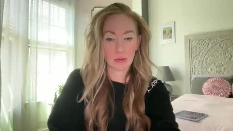 Snapshot of sarahgiroux86 chatting on 05-07-26, 07:19 Sarah online show from 05-07-26, 07:19