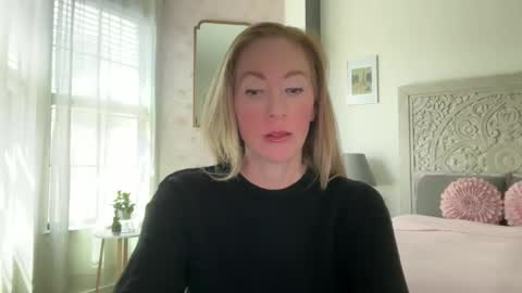 Snapshot of sarahgiroux86 chatting on 05-10-26, 06:46 Sarah online show from 05-10-26, 06:46