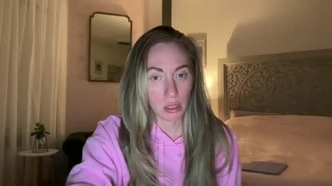 Snapshot of sarahgiroux86 chatting on 05-20-26, 05:13 Sarah online show from 05-20-26, 05:13