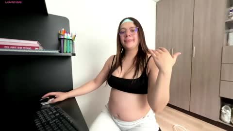 Snapshot of sarahhh_0 chatting on 05-27-26, 04:37 Sarahhh 0 online show from 05-27-26, 04:37