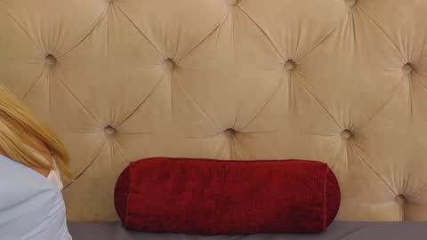 Snapshot of sarahlynz chatting on 02-06-25, 12:59 Sarah online show from 02-06-25, 12:59