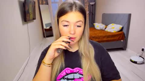 Sarah online show from 01-12-26, 01:05