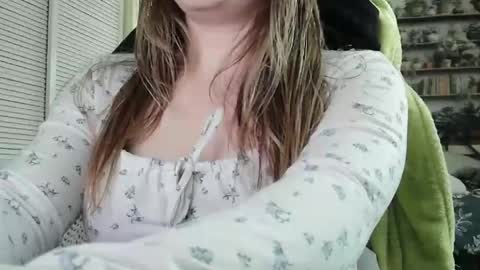 Snapshot of sarahmummy chatting on 02-15-26, 04:36 Sarah online show from 02-15-26, 04:36