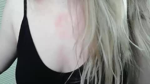 Snapshot of sarahmummy chatting on 03-03-26, 10:04 Sarah online show from 03-03-26, 10:04