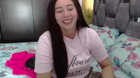 Snapshot of sarahott_1 chatting on 07-08-26, 03:27 Lia online show from 07-08-26, 03:27
