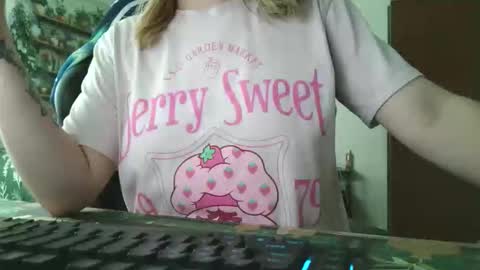 Snapshot of sarahpmummy chatting on 05-16-26, 09:46 Sarah online show from 05-16-26, 09:46