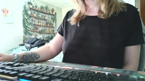 Sarah online show from 06-24-26, 08:19