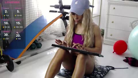 Snapshot of sarahraiynex chatting on 03-26-26, 12:22 sarahraiynex online show from 03-26-26, 12:22
