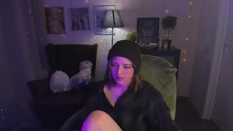 Snapshot of sarahshelby chatting on 04-29-26, 09:10 Sarah online show from 04-29-26, 09:10