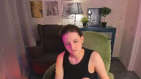 Snapshot of sarahshelby chatting on 06-17-26, 09:49 Sarah online show from 06-17-26, 09:49