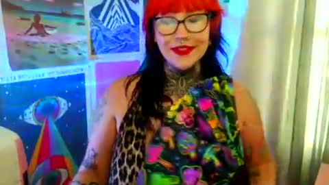 Snapshot of saraht666 chatting on 10-22-25, 03:34 Sarah T online show from 10-22-25, 03:34