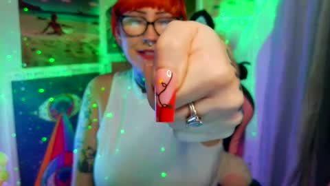 Snapshot of saraht666 chatting on 11-22-25, 07:07 Sarah T online show from 11-22-25, 07:07