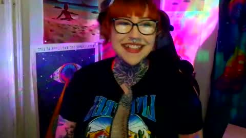 Snapshot of saraht666 chatting on 05-16-26, 06:32 Sarah T online show from 05-16-26, 06:32