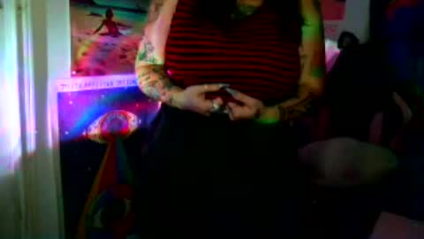 Snapshot of saraht666 chatting on 06-20-26, 06:16 Sarah T online show from 06-20-26, 06:16