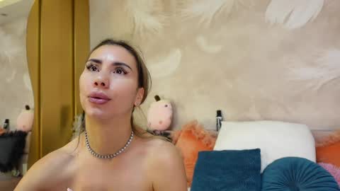 Snapshot of sarajennyfer chatting on 05-11-26, 04:29 Jenny online show from 05-11-26, 04:29