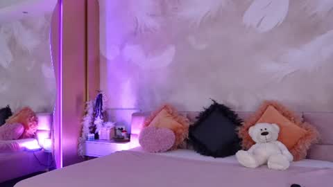 Snapshot of sarajennyfer chatting on 06-19-26, 03:44 Jenny online show from 06-19-26, 03:44