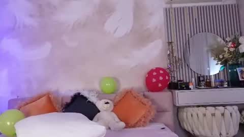 Snapshot of sarajennyfer chatting on 06-26-26, 05:12 Jenny online show from 06-26-26, 05:12