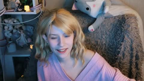 Snapshot of sarakaell chatting on 12-13-24, 11:45 Sara online show from 12-13-24, 11:45