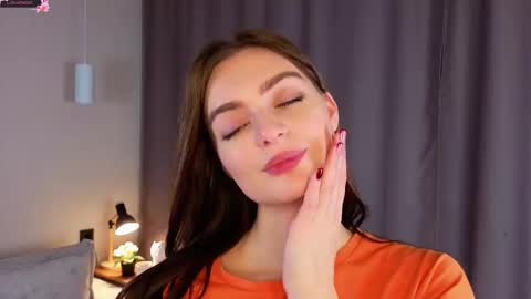 Snapshot of sarakinsly chatting on 11-28-25, 06:16 Rosie online show from 11-28-25, 06:16