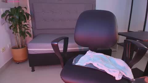 Snapshot of saralandry chatting on 11-05-25, 12:27 SARA online show from 11-05-25, 12:27