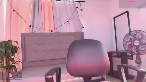 Snapshot of saralandry chatting on 11-11-25, 12:38 SARA online show from 11-11-25, 12:38