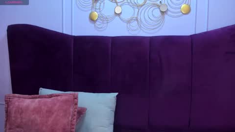 Snapshot of saramagiic chatting on 11-30-25, 11:58 online show from 11-30-25, 11:58