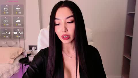 Snapshot of saranmia chatting on 12-17-24, 11:28 Mia online show from 12-17-24, 11:28