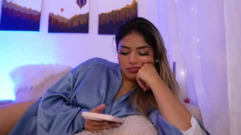 Snapshot of saraparisi_ chatting on 12-13-24, 01:48 Sara online show from 12-13-24, 01:48