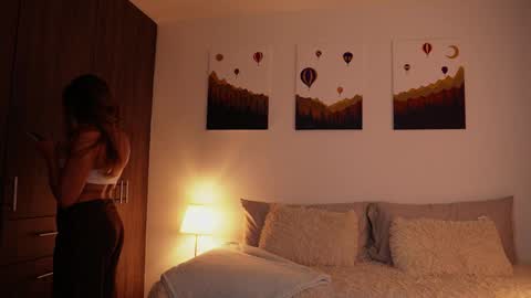 Snapshot of saraparisi_ chatting on 10-23-25, 10:52 Sara online show from 10-23-25, 10:52