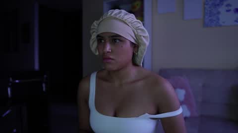 Snapshot of saraparisi_ chatting on 11-11-25, 10:32 Sara online show from 11-11-25, 10:32