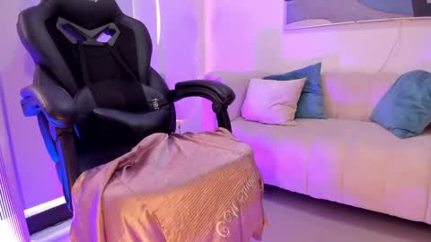 I am Sara  online show from 02-18-25, 06:37